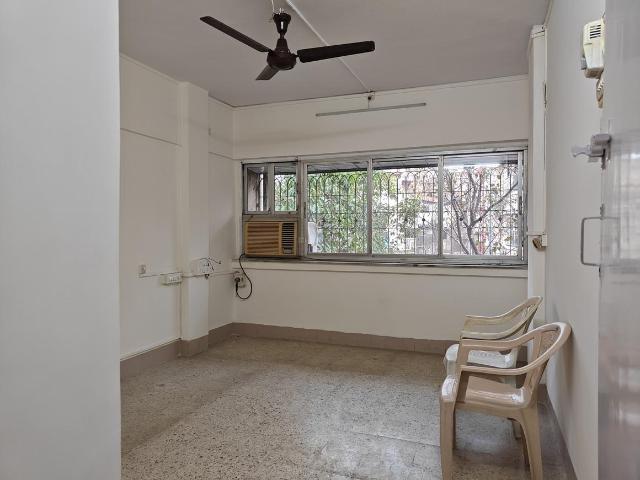 2 BHK Apartment in Vile Parle East for resale Mumbai. The reference number is 19441755