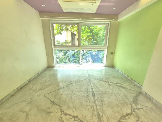 2 BHK Apartment in Vile Parle East for resale Mumbai. The reference number is 20245052