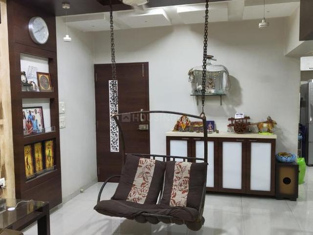2 BHK Apartment in Vile Parle East for resale Mumbai. The reference number is 20317116