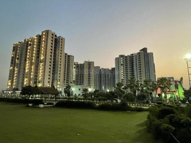 2 BHK Apartment in Yeida for resale Yamuna Expressway. The reference number is 17619739