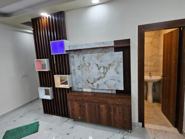2 BHK Apartment in Zeta I for resale Greater Noida. The reference number is 19710154