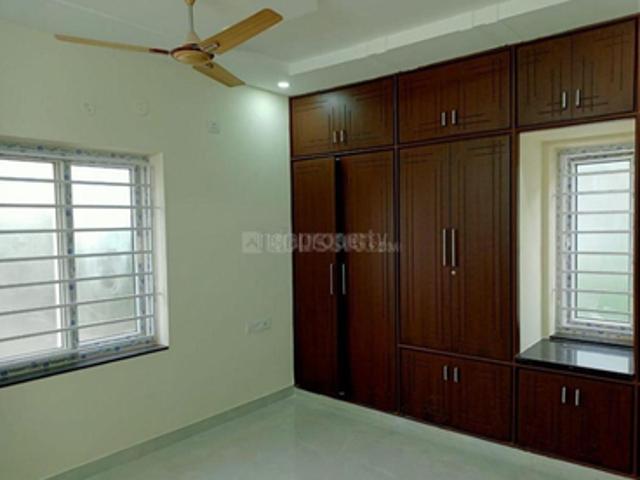 2 BHK & Carpet Area: 1000 Sq. Ft for 2.1 Cr | Apartment/Flat in Lokhandwala Kandivali, Mumbai | Facing: East | Posted by Raju Sasane IP7051 SKU 1