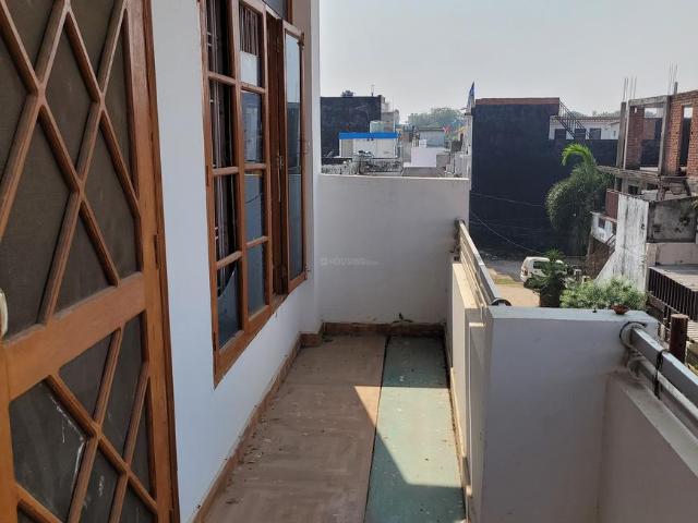 2 BHK Duplex in Kamta for rent Lucknow. The reference number is 17999430
