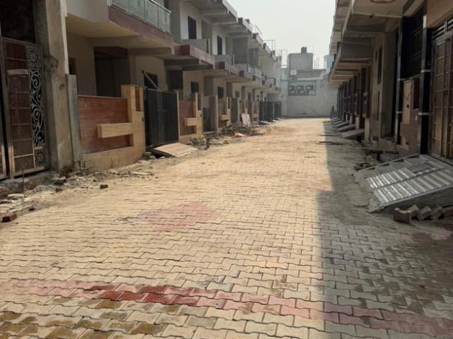 2 BHK Duplex in Noida Extension for resale Greater Noida. The reference number is 19739191