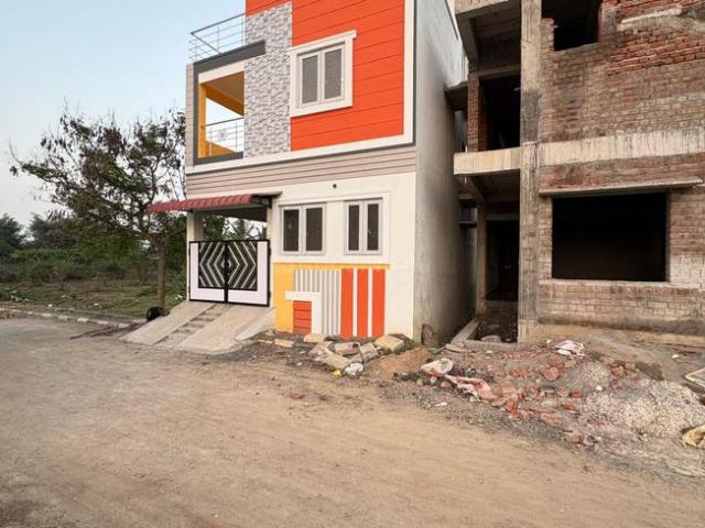 2 BHK Duplex in West Tambaram for resale Chennai. The reference number is 16990644