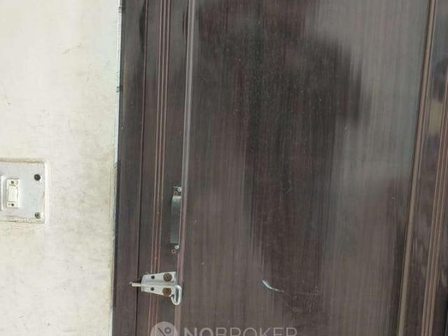 2 BHK Flat for Rent In Khora Colony