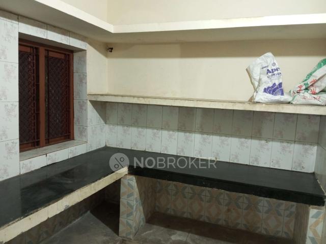 2 BHK Flat for Rent In Pratap Vihar