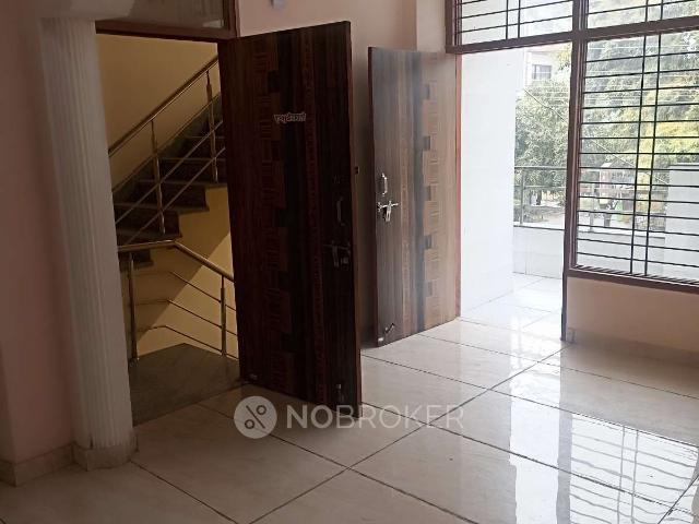 2 BHK Flat for Rent In Sector 52