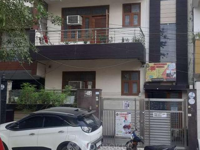 2 BHK Flat for Rent In Sector 52