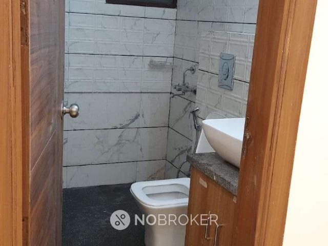 2 BHK Flat for Rent In Sector 38. Sharing Room