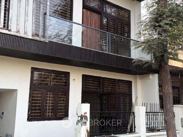 2 BHK Flat for Rent In Xu 3