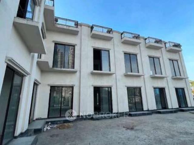 2 BHK Flat In Om Pareena for Rent In Sector 112