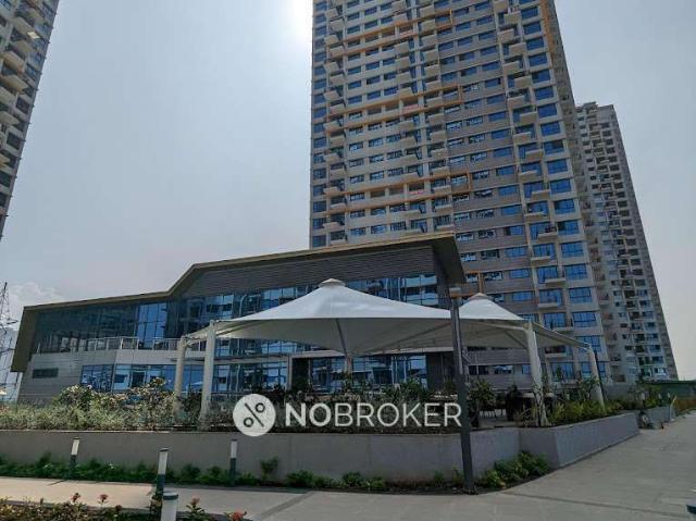 2 BHK Flat In Amanora Gold Towers For Sale In Hadapsar