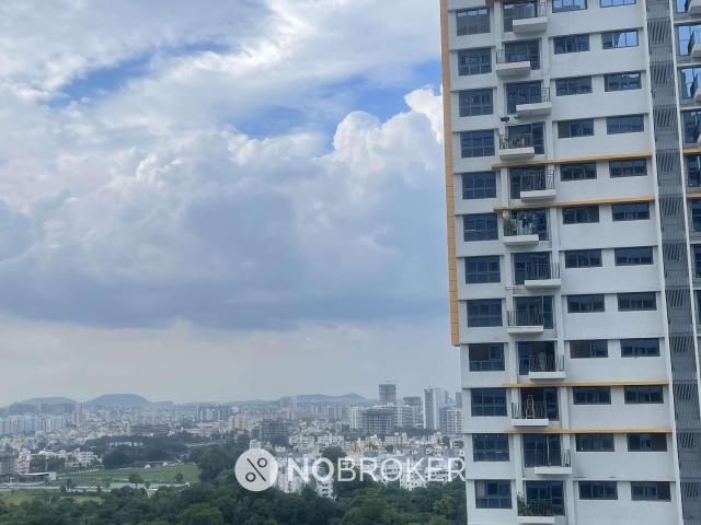 2 BHK Flat In Amanora Gold Towers, Pune For Sale In Hadapsar