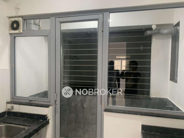 2 BHK Flat In Amanora Future Towers for Rent In Pune
