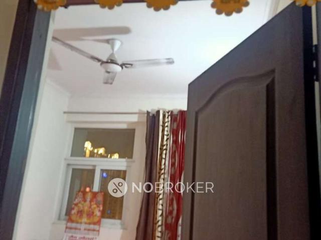 2 BHK Flat In Amrapali Castle for Rent In Chi V