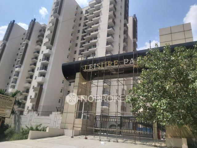 2 BHK Flat In Amrapali Leisure Park For Sale In Greater Noida
