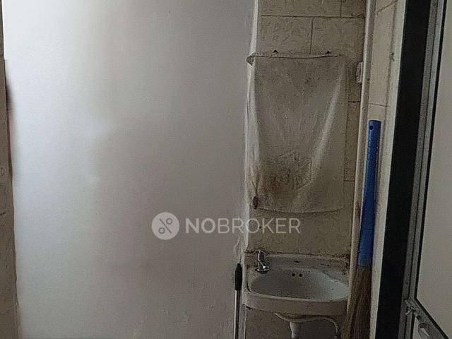 2 BHK Flat In Andheri Western Railway Colony, Andheri East for Rent In Andheri West