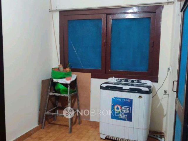 2 BHK Flat In Arun Vihaar, Sec 37 for Rent In Sector 37