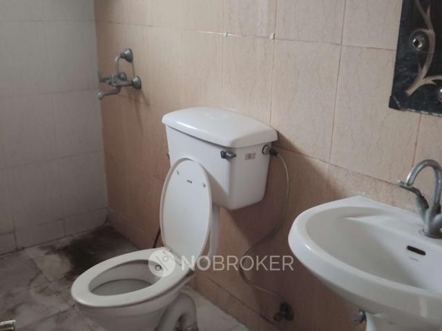 2 BHK Flat In Bulland Heights for Rent In Crossing Republic