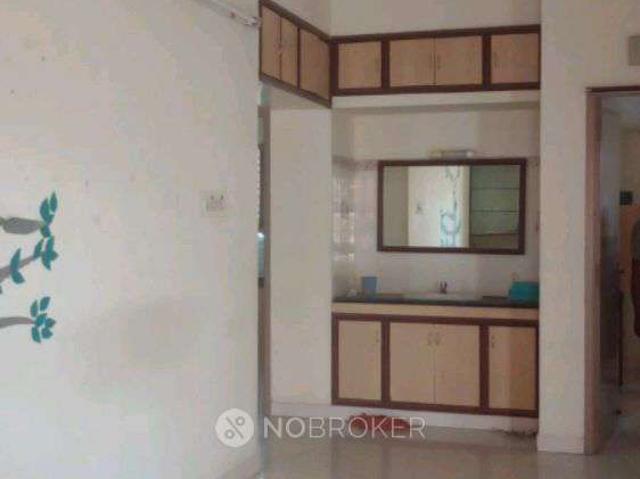 2 BHK Flat In Bhuvanesh Plaza for Rent In Golden Avenue 2nd Cross Street