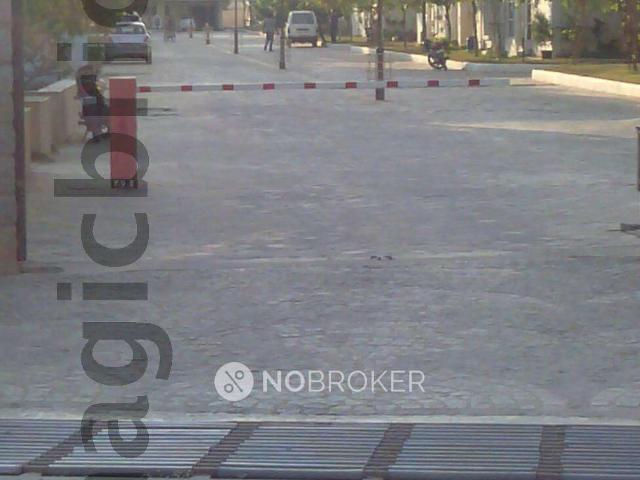 2 BHK Flat In Blue Meadows for Rent In Hafeezpet