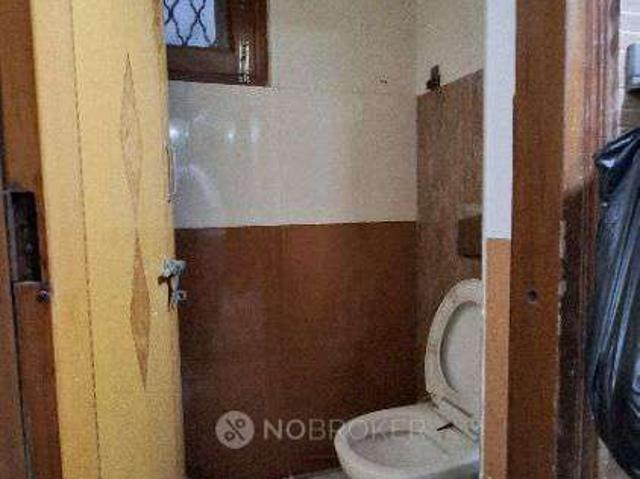 2 BHK Flat In Cc Block Shalimar Bagh For Sale In Cc Block Shalimar Bagh