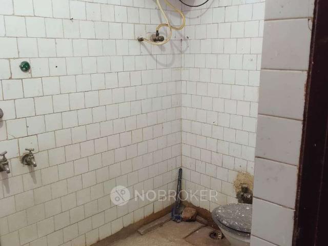 2 BHK Flat In Dda Sfs Flats for Rent In Shalimar Bagh
