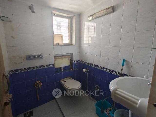 2 BHK Flat In Delite Apartments, Bandra West for Rent In Perry Cross Rd