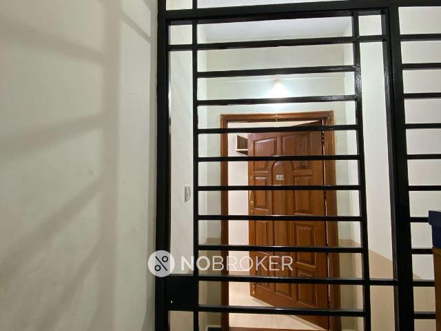 2 BHK Flat In Dinesh Building for Rent In J P Nagar