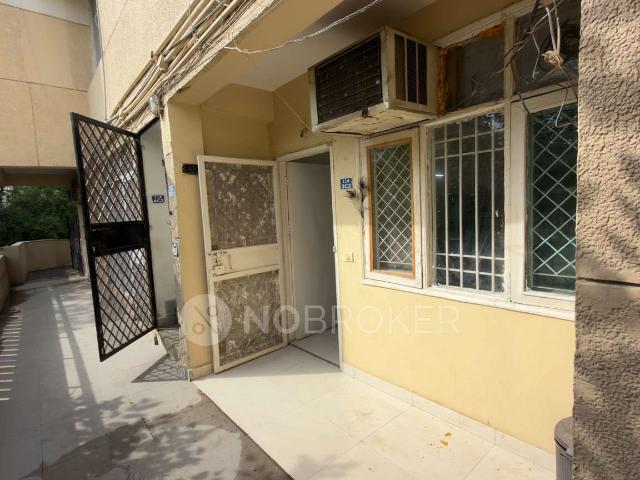 2 BHK Flat In Dlf Silver Oak for Rent In Sector 26
