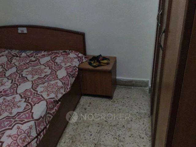 2 BHK Flat In Express Apartments Yari Road for Rent In Exp