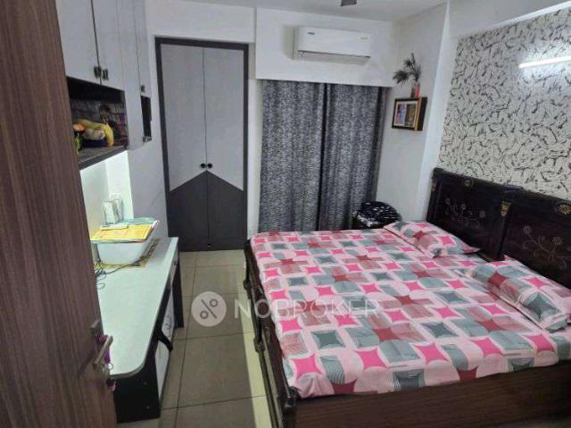 2 BHK Flat In Gulshan Botnia for Rent In Sector 144