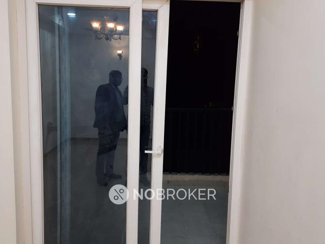 2 BHK Flat In Gaur City for Rent In Gaur Chowk