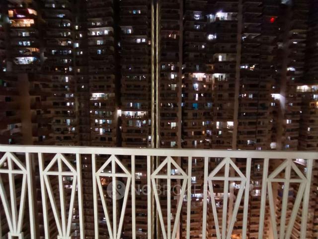 2 BHK Flat In Gaursons Gaur City 7th Avenue, Sector 4 for Rent In Sector 4