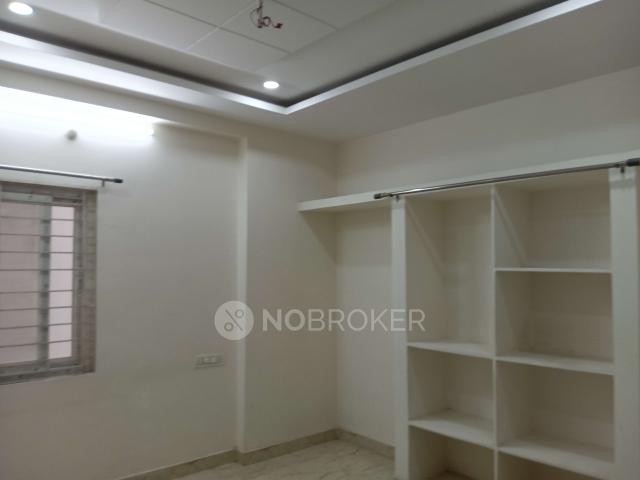 2 BHK Flat In Gayatri Towers, Information Colony For Sale I