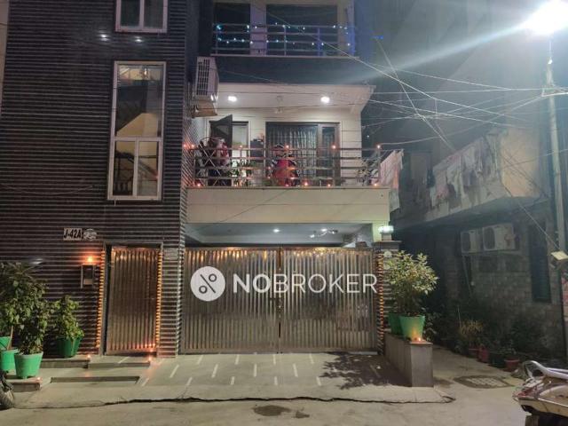 2 BHK Flat In Gg 2 for Rent In Vikaspuri