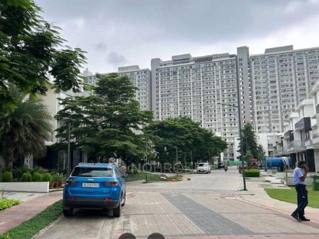 2 BHK Flat In Godrej Golf Links for Rent In Sector 27