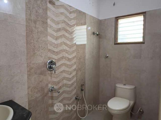 2 BHK Flat In Gokulam Apartment For Sale In Thiruvanmiyur