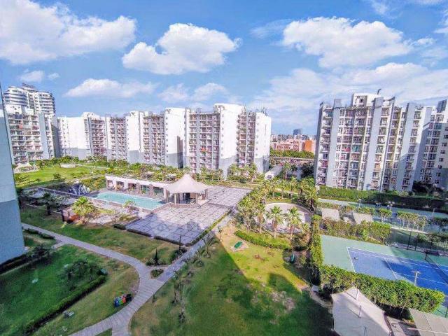 2 BHK Flat In Grand Omaxe For Sale In Sector 93