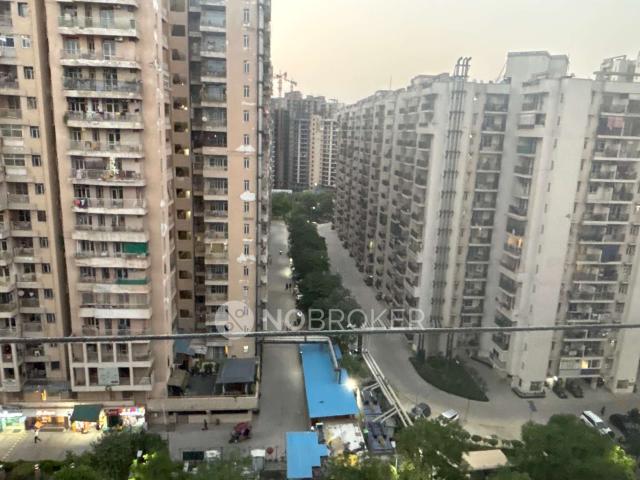 2 BHK Flat In I Tower, 5th Avenue, gaur City 1 for Rent In Ga