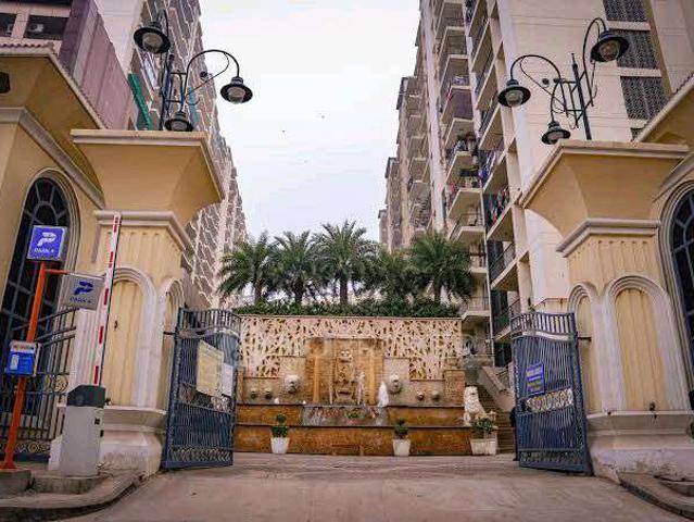 2 BHK Flat In Galaxy Plaza, Gaur City 2 For Sale In Gaur City 2