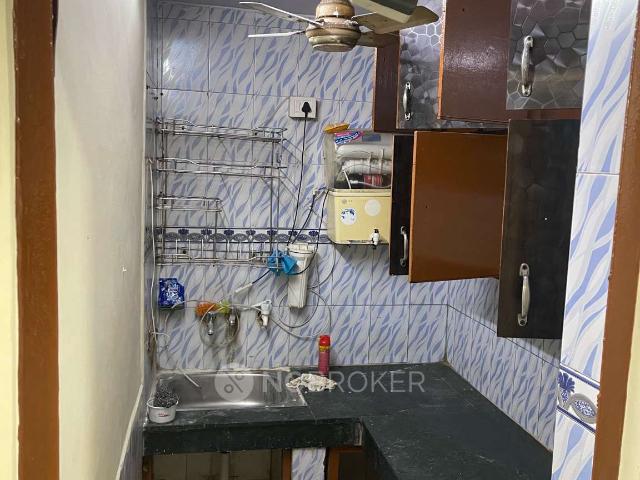 2 BHK Flat In Khirki for Rent In Hollywood Beauty Saloon