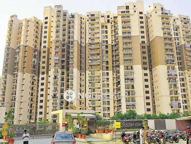 2 BHK Flat In Logix Blossom County For Sale In Sector 137