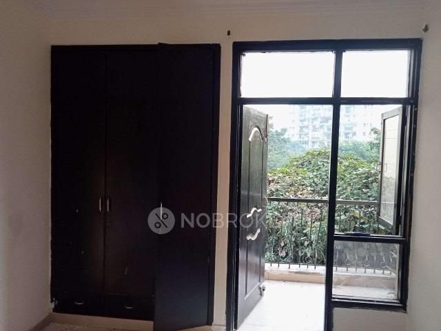 2 BHK Flat In Purvanchal Silver City Ii, Gn Sector Pi For Sa