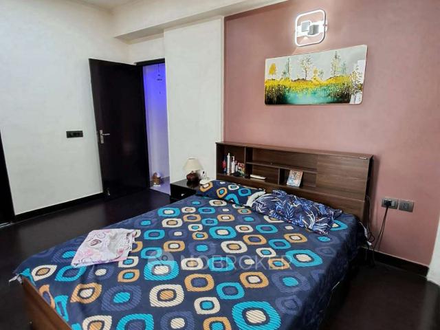 2 BHK Flat In Panchsheel Wellington, Crossings Republik for