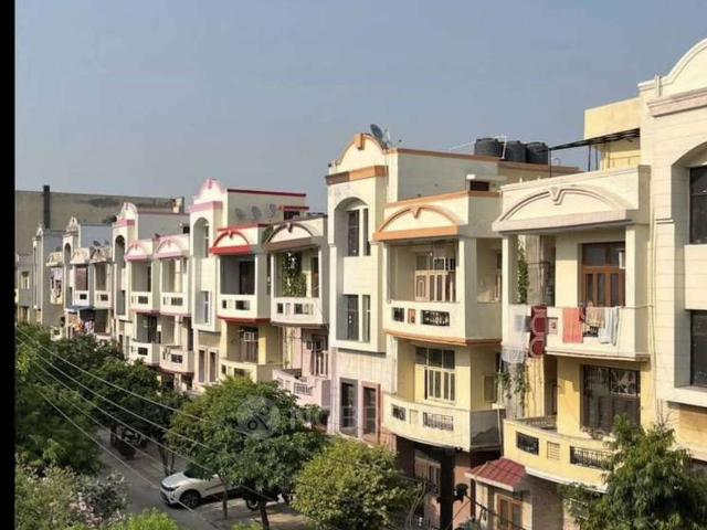 2 BHK Flat In Parsvnath Paradise, Mohan Nagar f