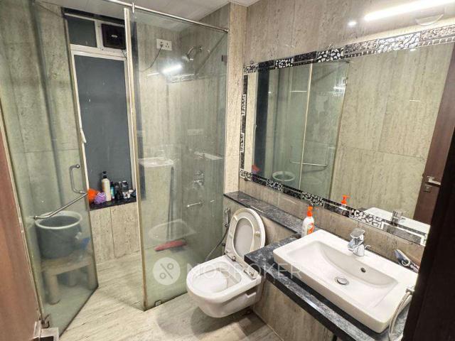 2 BHK Flat In Runwal Elegante, Andheri West for Lease In Ru