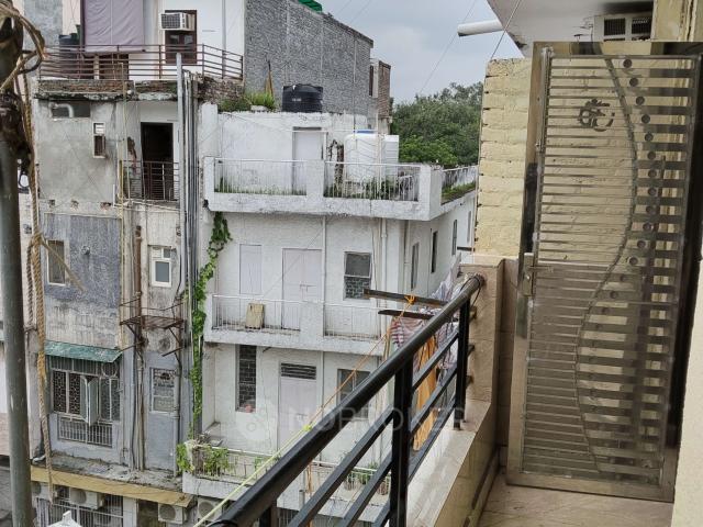 2 BHK Flat In Rwa Dayanand Colony, Lajpat Nagar For Sale In