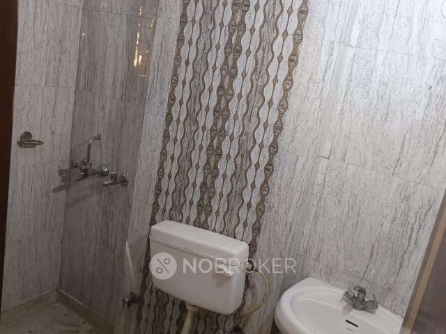 2 BHK Flat In Rwa Lajwanthi Garden, Janakpuri For Sale In Janakpuri